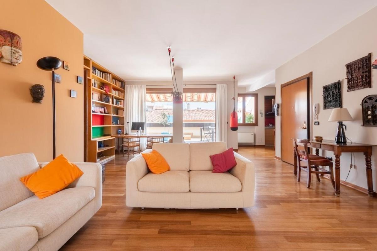 Appartamento Penthouse With Terrace Near Arena *